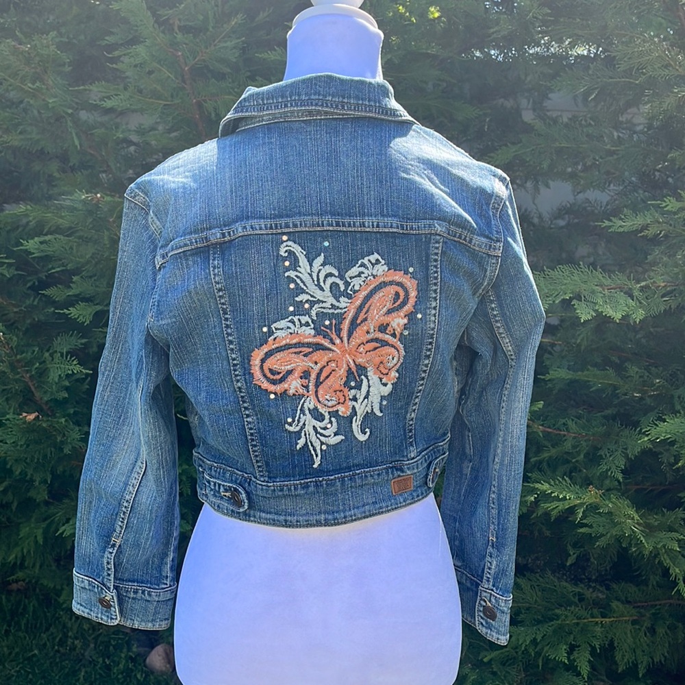 Guess Denim Cropped Jean Jacket. NWOT